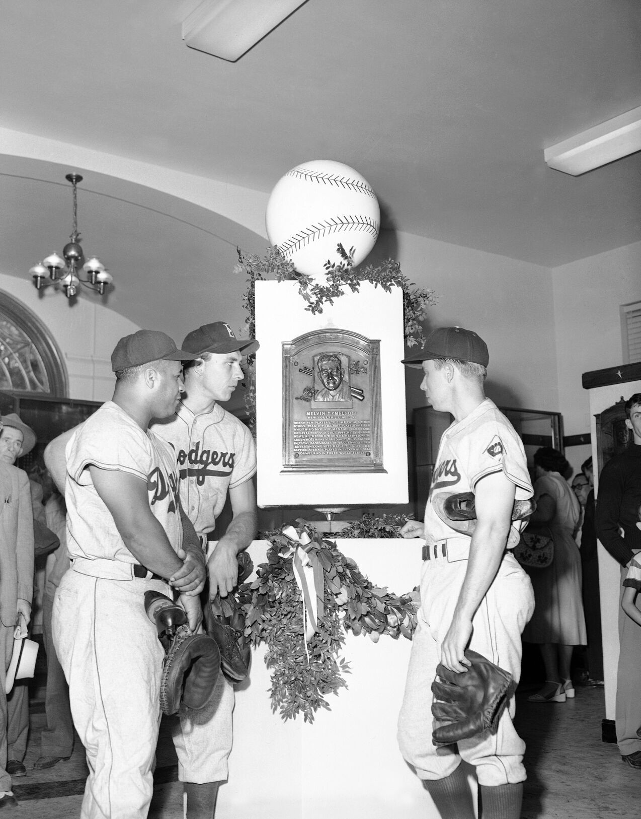 1951: Jimmie Foxx and Mel Ott are elected to Baseball Hall of Fame
